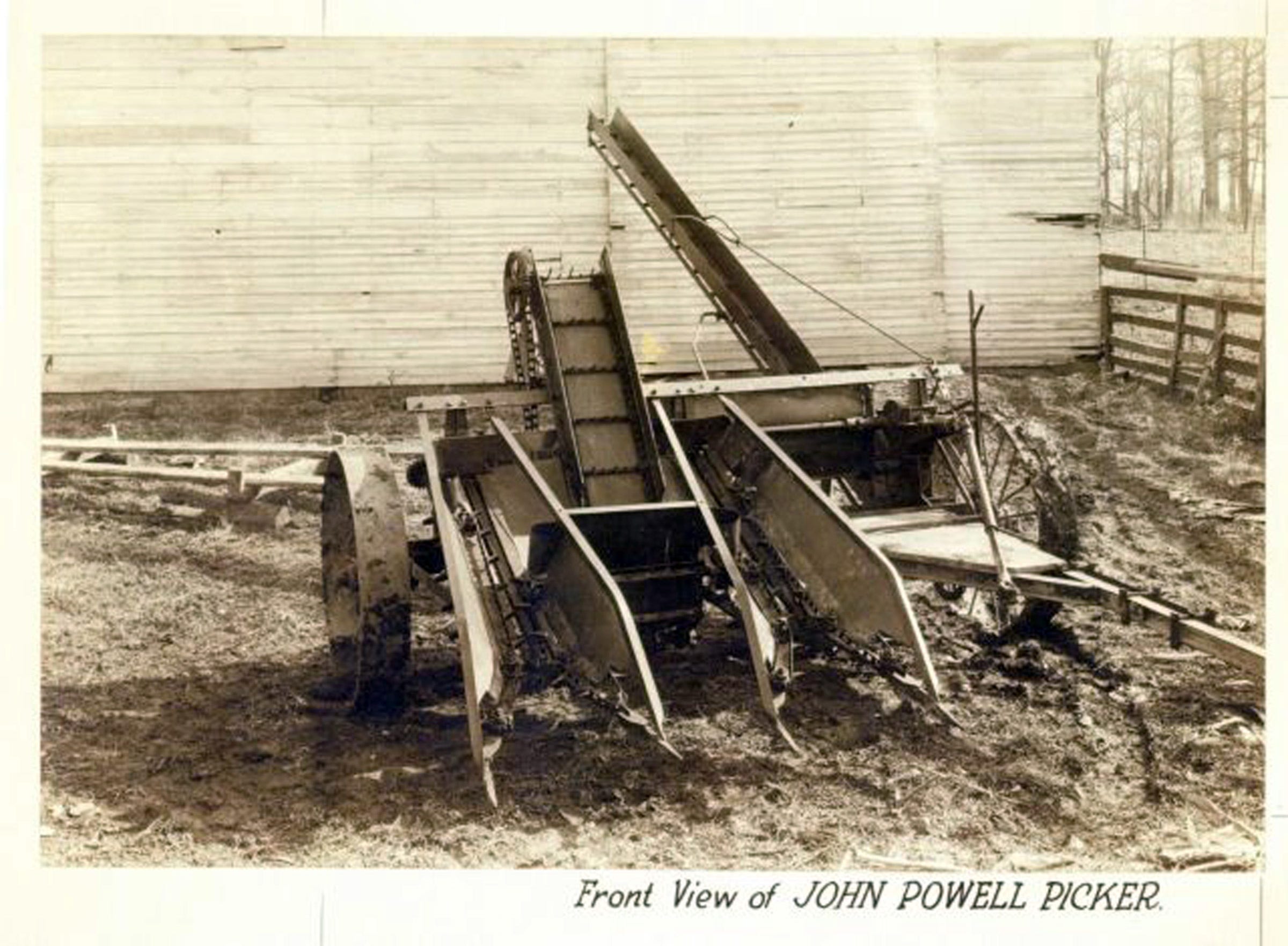 New Idea's first corn picker from 1926 was the first to use power take off, using John Powell's invention.
